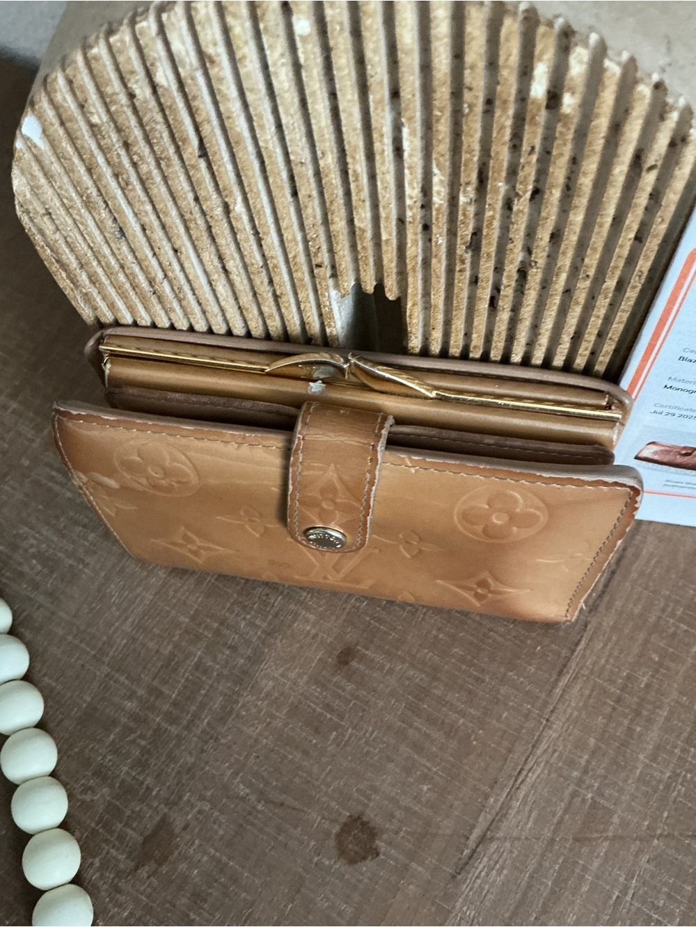 Louis Vuitton Vernis Monogram Kisslock Compact Wallet in Tan/Gold - Picture 3 of 8